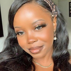 Meet your Posher, Simona